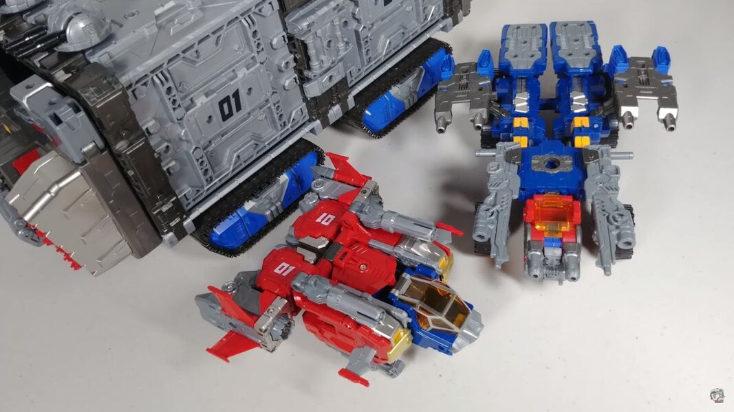 Diaclone DA 65 Battle Convoy V Max In Hand Review  (11 of 57)